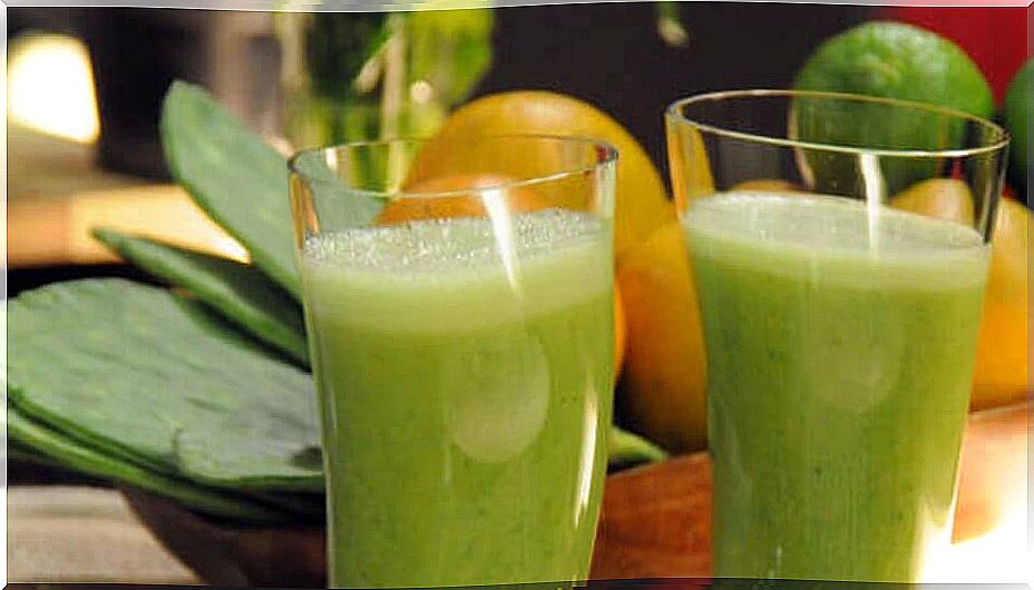 Healthy smoothies for weight loss such as grapefruit and pear