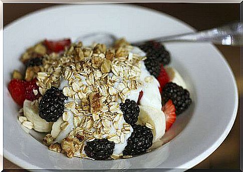 Breakfast with Oats and Fruit