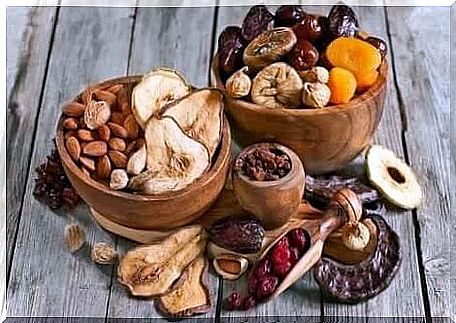 Nuts and dried fruit