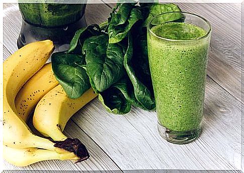 Healthy smoothie against excess skin after losing weight