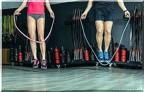 Jumping rope against excess skin after losing weight