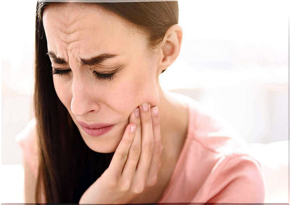 Woman with toothache