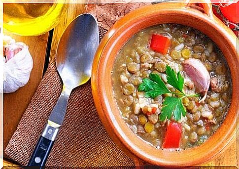 Vegan stew with lentils and spinach