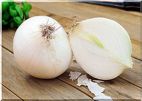 Onions against mouth ulcers