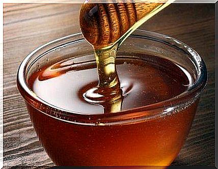 A bowl of honey to relieve gastritis