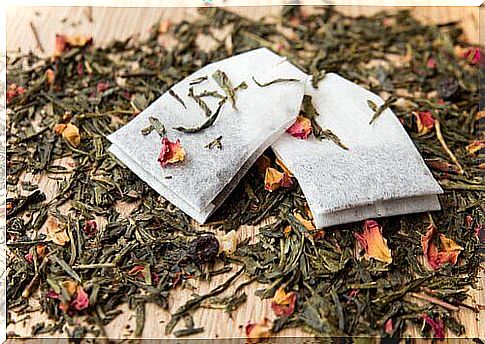 Tea bags and loose tea