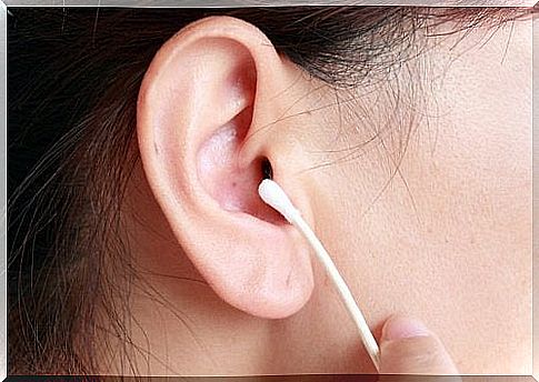 Tips to remove earwax at home