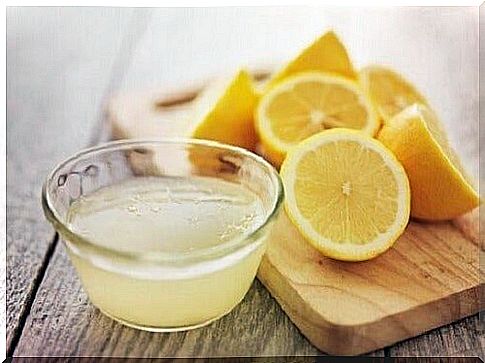 Strengthen brittle nails with lemon juice