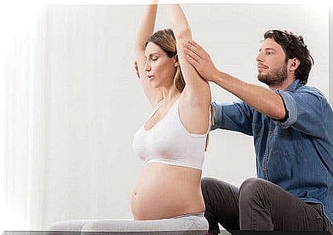 A pregnant woman watches her breathing