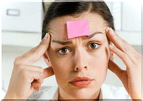 A woman with a post-it on her forehead